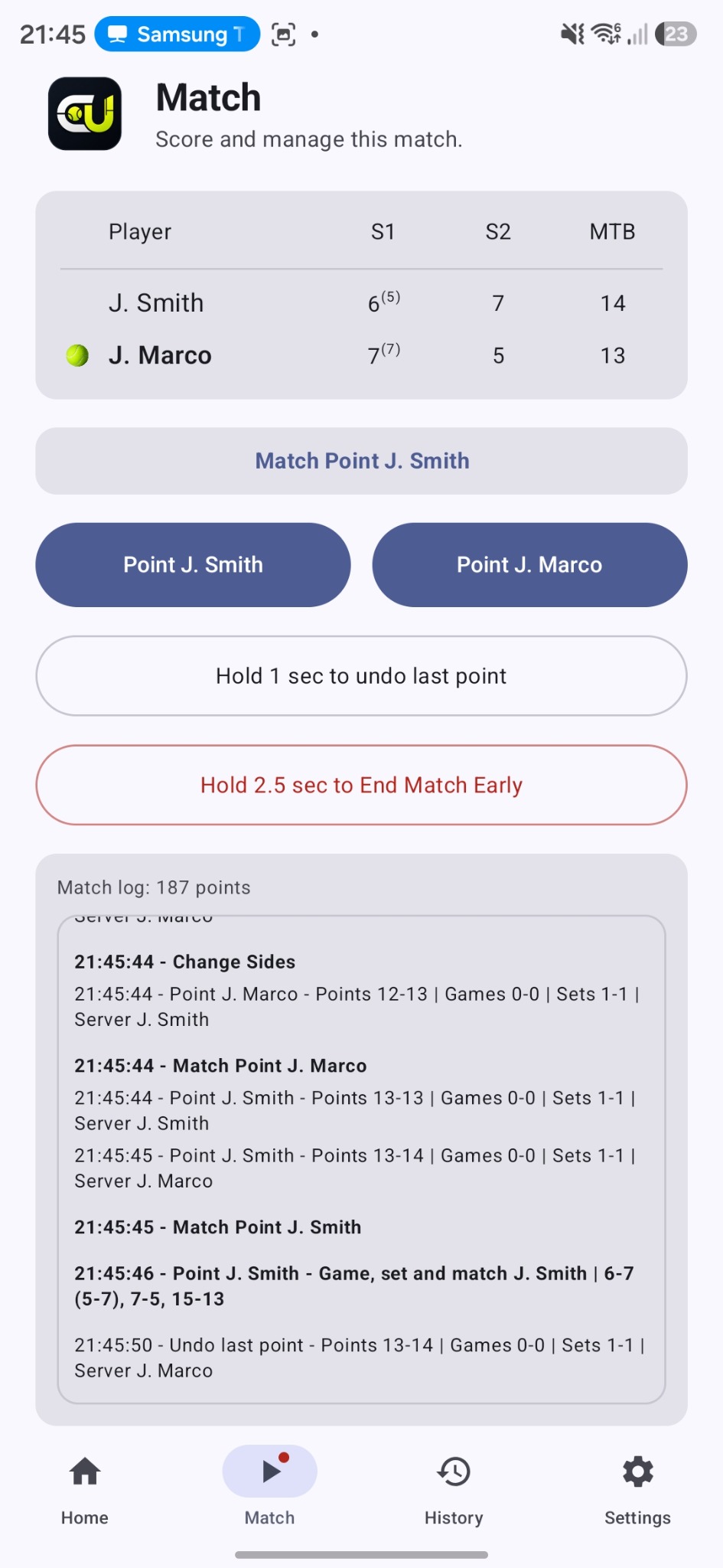 CourtUmpire live scoring screen showing match point, point controls, server status and match log